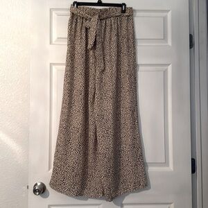 Brand:SHEIN
Size:XL
Color: spotted black and cream
Type: palazzo pant
